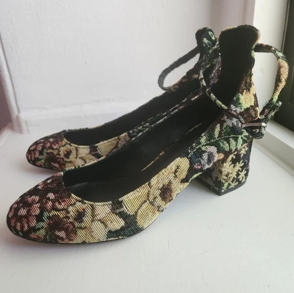 Sandro Paris Floral Tapestry Jaquard "Elise" Low Block Heel Round Toe Pumps - Picture 4 of 10
